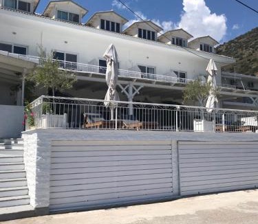 Sarakiniko House | Paradisos