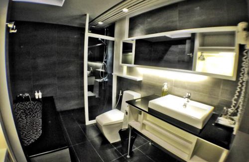 Racha Thewa Hotel | Paragon Inn