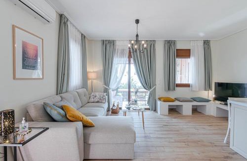 Astros Apartment | Paralio Astros Beachfront Suites