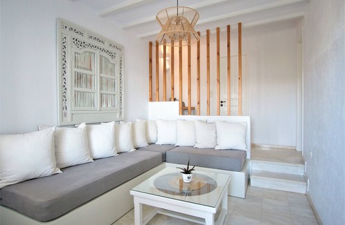 Naousa Hotel | Parian Lithos
