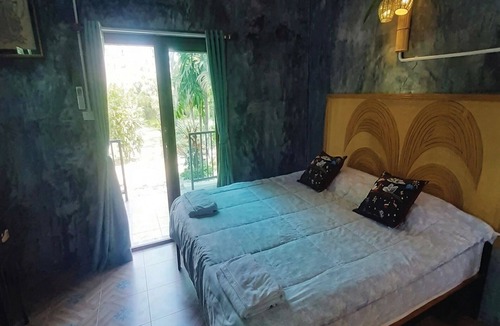 Khanong Phra Resort | Parichat House
