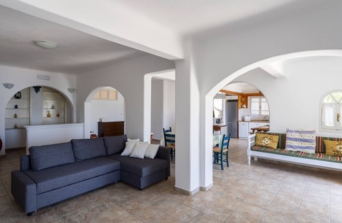 Krotiri House | Parikia Cove Mansion