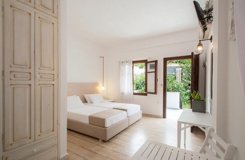 Agia Paraskevi Apartment | Paris Studios & Apartment