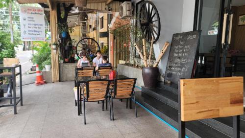Kampot Hostel | Park Inn Boutique and Hostel