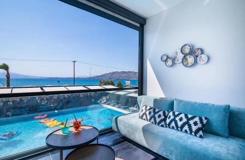 Salamis Apartment | Parrot Papagalakia 107
