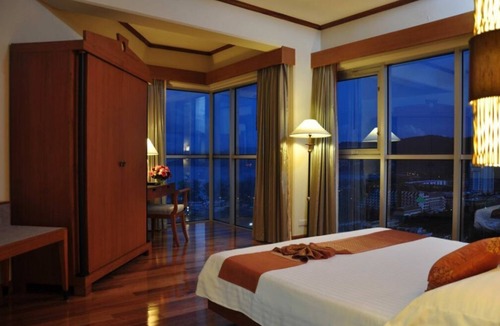 Patong Hotel | Partial Seaview, Paradise Suite Room #16