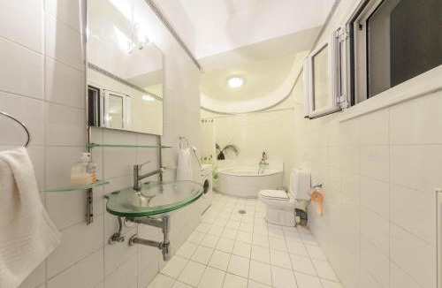 Akrotiri Villa | Parys Villas