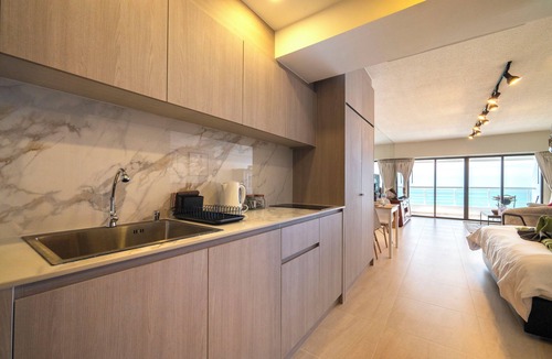 Pattaya Condo | Pattaya Golden Sunsets: Beach, Pool, Balcony, Gym