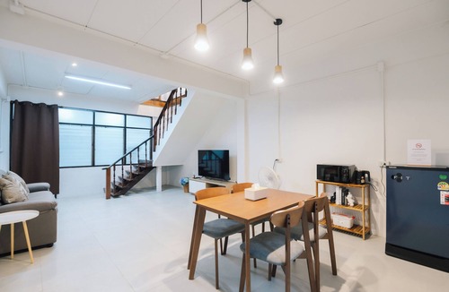Hat Yai House | Peaceful 2BR Home | Walk to Halal Street Food