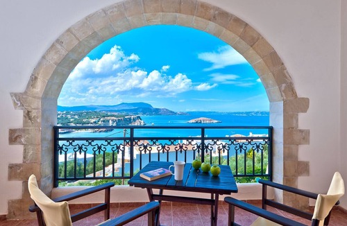 Plaka Apartment | Pegasos Maisonette, 2 BD, 2 BA, 350 meters from sandy beach