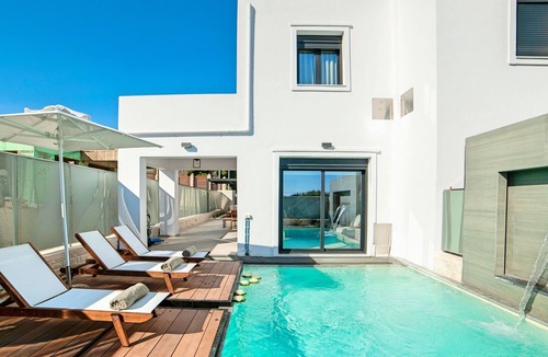 Kavallos House | Perla Nera Villa mit privatem beheiztem Pool by Interhome