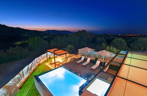 Kavallos House | Perla Nera Villa mit privatem beheiztem Pool by Interhome
