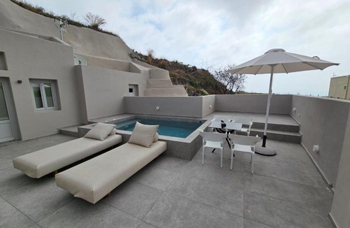Vourvoulos Apartment | Petroma Cave Suites
