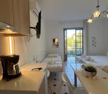 Melissopetra Apartment | PetrosStudios
