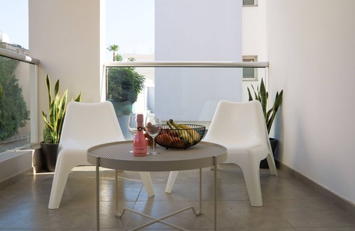 Lykabittos Villa | Phaedrus Living: City Luxury Flat Anemone 103