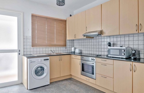 Strovolos Apartment | Phaedrus Living: Modern City Flat Elpida