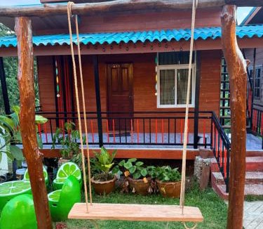 Ang Thong House | PhaluaiHomestay พะลวยโฮมสเตย์ บ้านไม้