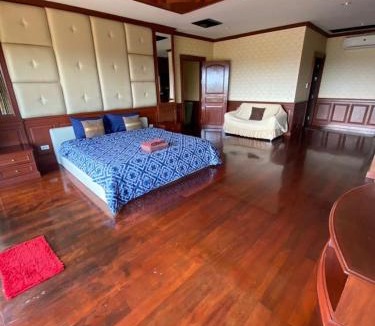 Ratsada Villa | Phuket Pool Villa Sea view at town