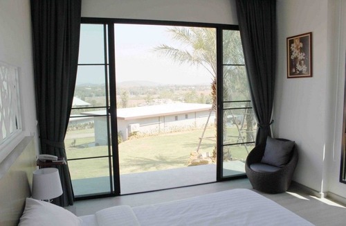 Pak Chong Hotel | Phurapee Pakchong