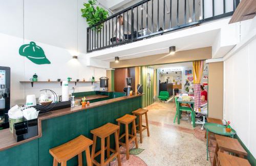 Phra Khanong Hostel | PICCOLO SUKHUMVIT HOSTEL- Self check-in after 6 pm