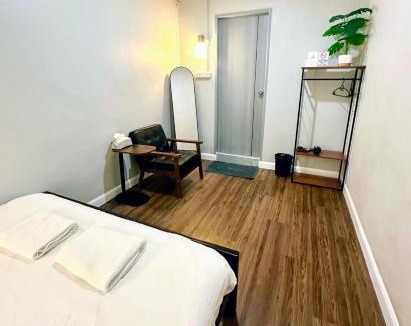 Phra Khanong Hostel | PICCOLO SUKHUMVIT HOSTEL- Self check-in after 6 pm