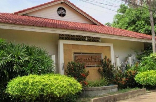 Tha Thaewawong Hotel | Picnic Sriracha Hotel