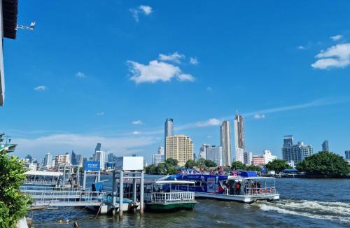 Chakkrawat Hostel | PIER 808 Hostel