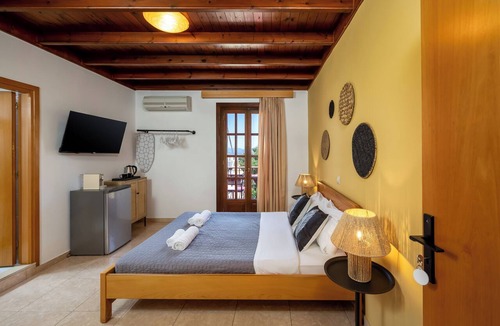 Symi House | Pinotsi Room 4- Double bed
