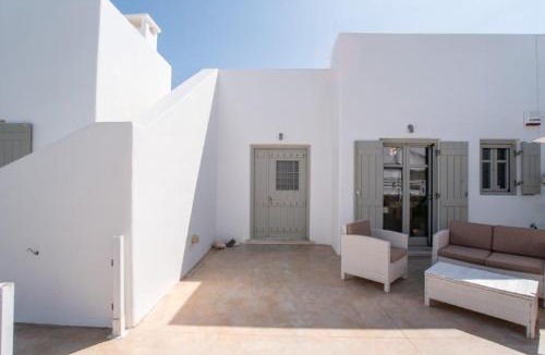 Naousa Villa | Piperi On The Rocks