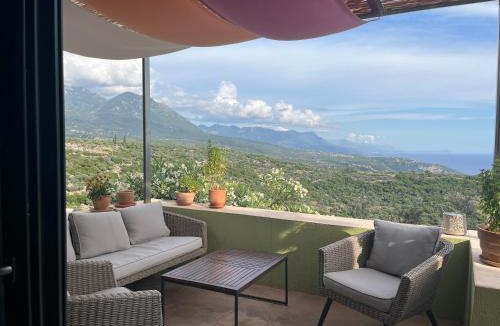 Kardamyli Apartment | Pituresque stonehouse with endless view