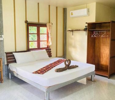 Nuea Khlong House | Pizza classic resort kohjum
