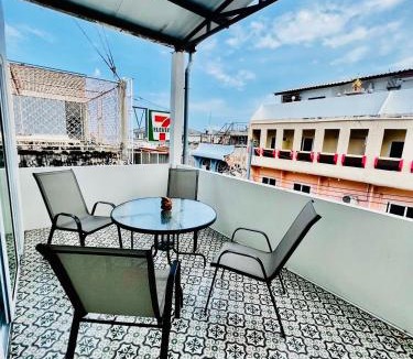 Pattaya Bay Hotel | PJ Hostel & Bar
