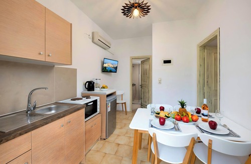 Istron Apartment | Plaisir Beachside Apts