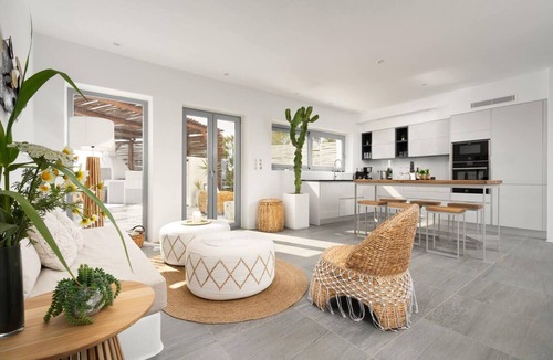 Maragas Villa | Plaka Beach Paradise - Luxe villa with pools & Jacuzzi. Stepps from the Sea