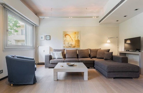 Plaka Apartment | Plaka: Stylish Flat Overlooking Cathedral Sq. CM1