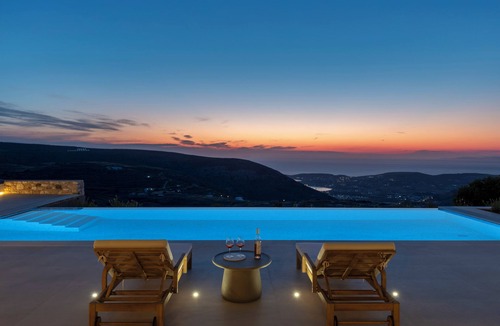 Paros Villa | Plastires Villas: Sunset Serenity