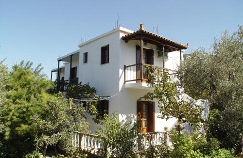 Skopelos Apartment | Platanakia