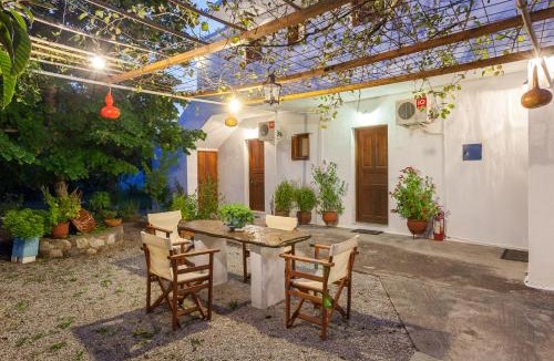 Skopelos Apartment | Platanakia