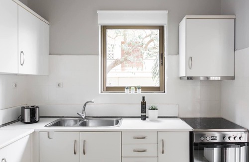 Khalandrion Apartment | Pleasant 2BR Apartment near HELEXPO
