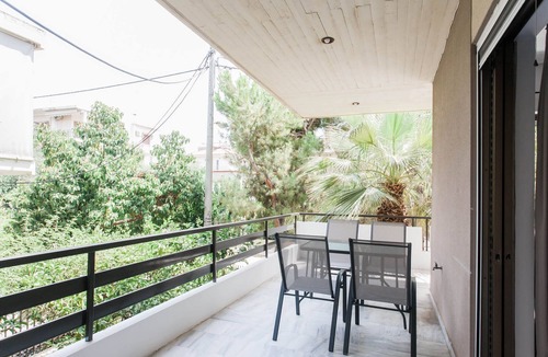 Khalandrion Apartment | Pleasant 2BR Apartment near HELEXPO
