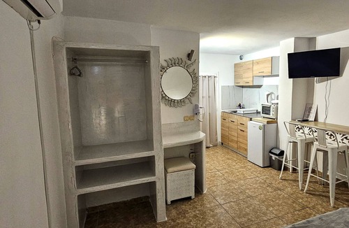 Perissa Hotel | Pleasure Beachside Studios