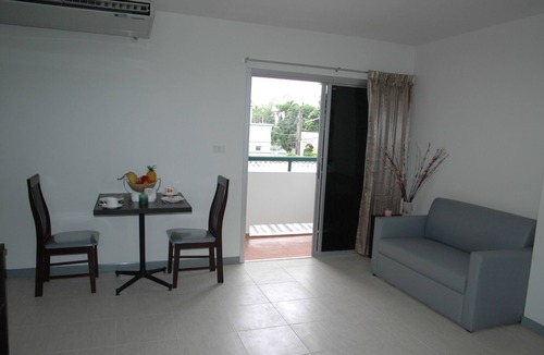 Chom Phon Hotel | PMTK Residence