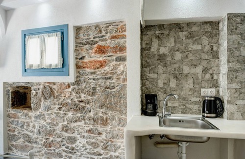 Amorgos Town Apartment | Politimi's Studio N5 Apartment with Mountain View, Wi-Fi, and Air Conditioning
