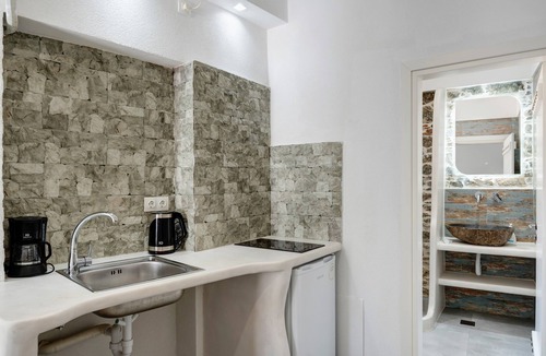 Amorgos Town Apartment | Politimi's Studio N5 Apartment with Mountain View, Wi-Fi, and Air Conditioning