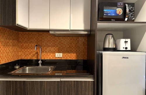 Pratumnak Hill Apartment | Pool-View Studio with Balcony - Nordic VIP 3, Pratumnak
