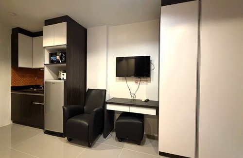 Pratumnak Hill Apartment | Pool-View Studio with Balcony - Nordic VIP 3, Pratumnak