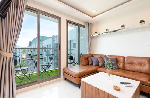 South Pattaya Condo | Pool Views De Luxe at Arcadia Beach Resort