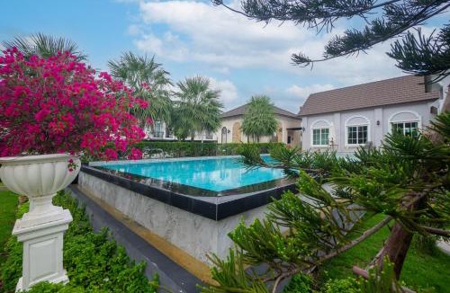 Sam Wa Tawan Ok Villa | Poolfront Family House 13 Guests Near Fashion Island