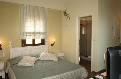 Omales Hotel | Porto Mani Suites
