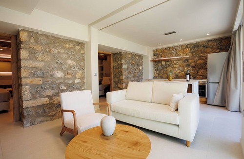 Paralia Vergas Villa | Potis Lower Suite - 2-bedroom suite with private patio